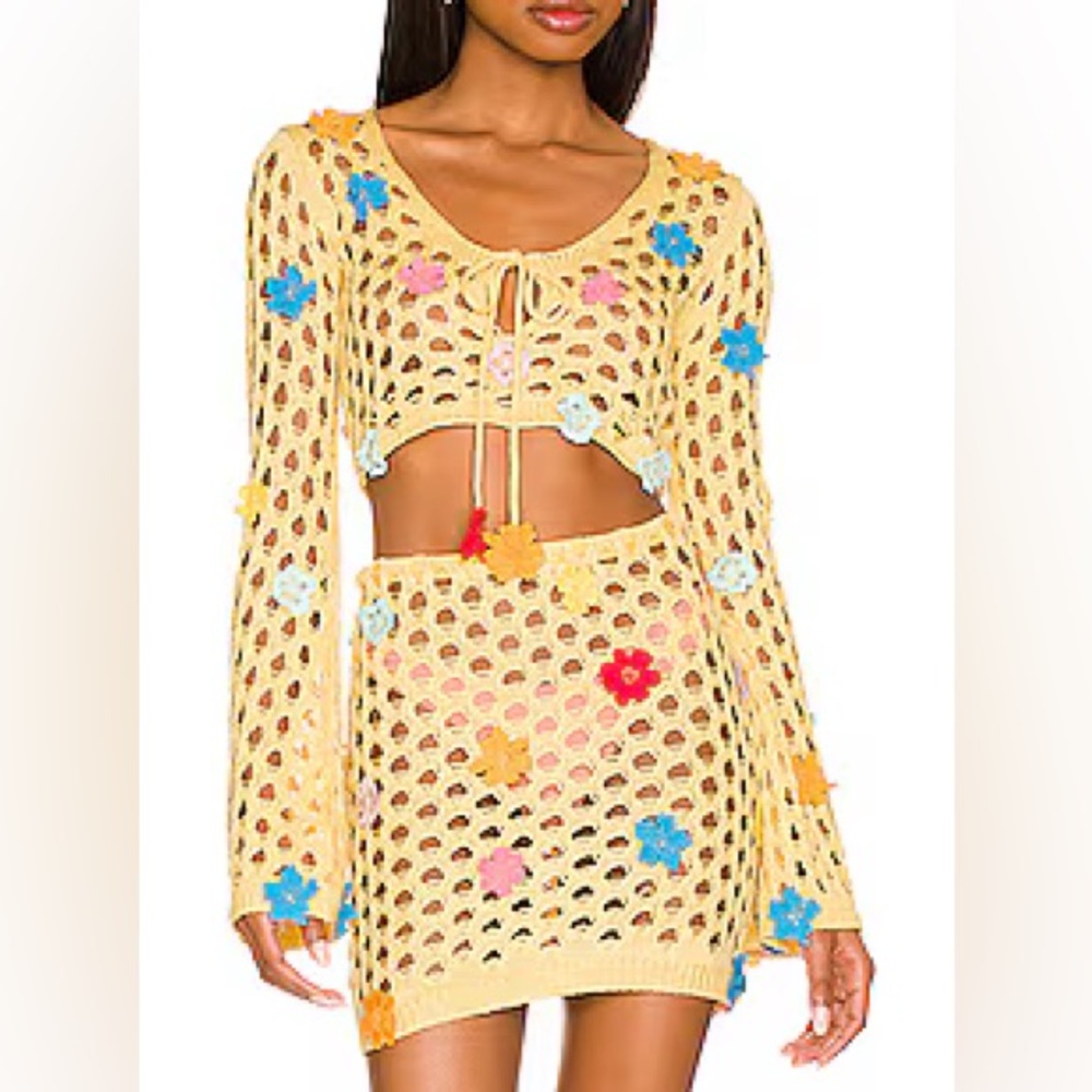 Lovers and Friends LA Flower Power Set in Pastel Yellow